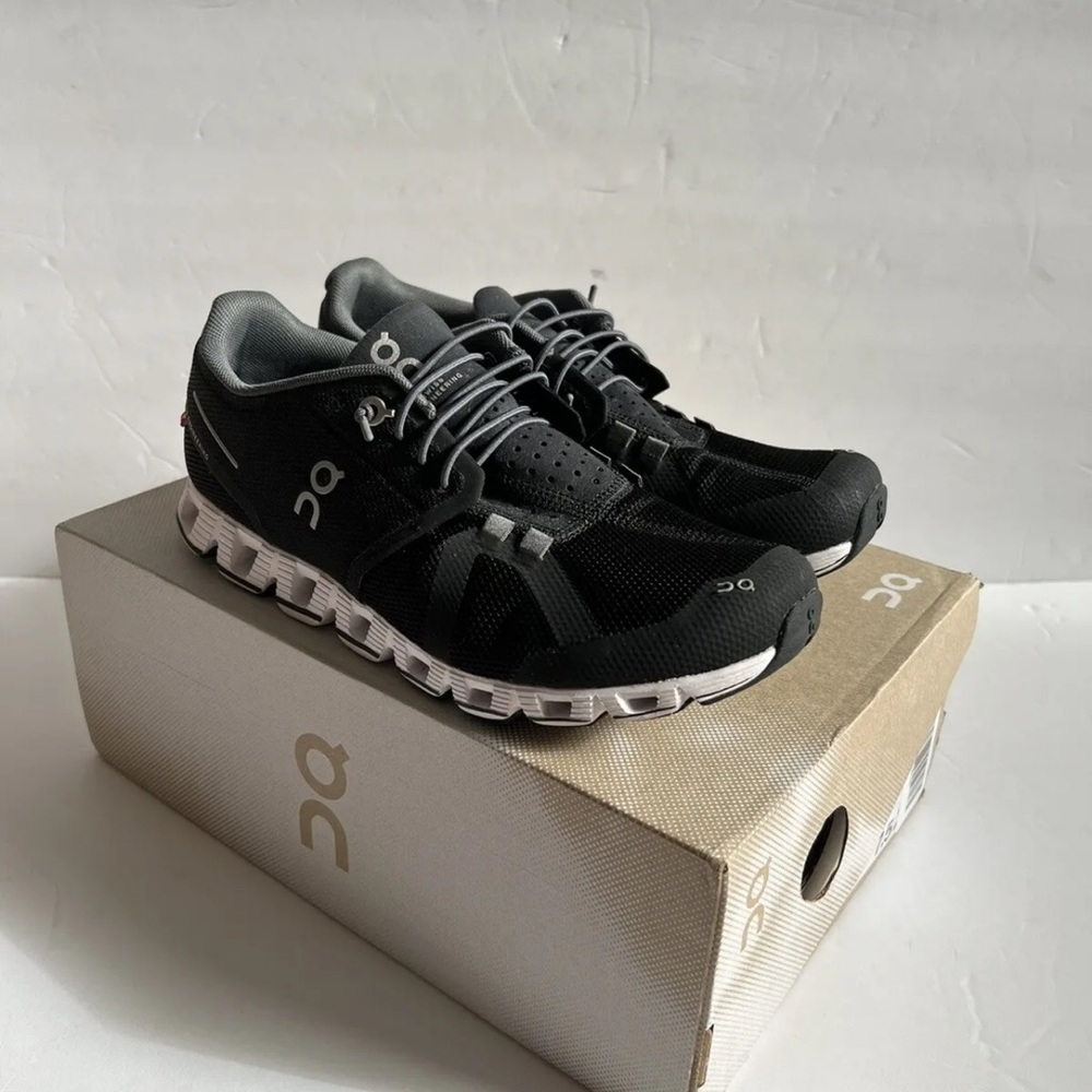 New ON CLOUD MONSTER Women Black White Running Shoes SZ 7.5